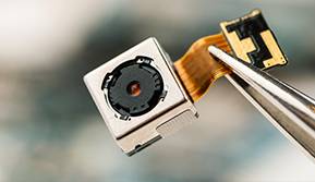 カメラモジュール　部品接着